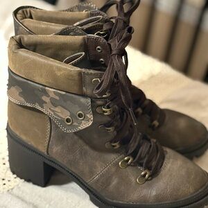 Jellypop Mission Hiker Boots Women’s Size 8 Brown And Camo